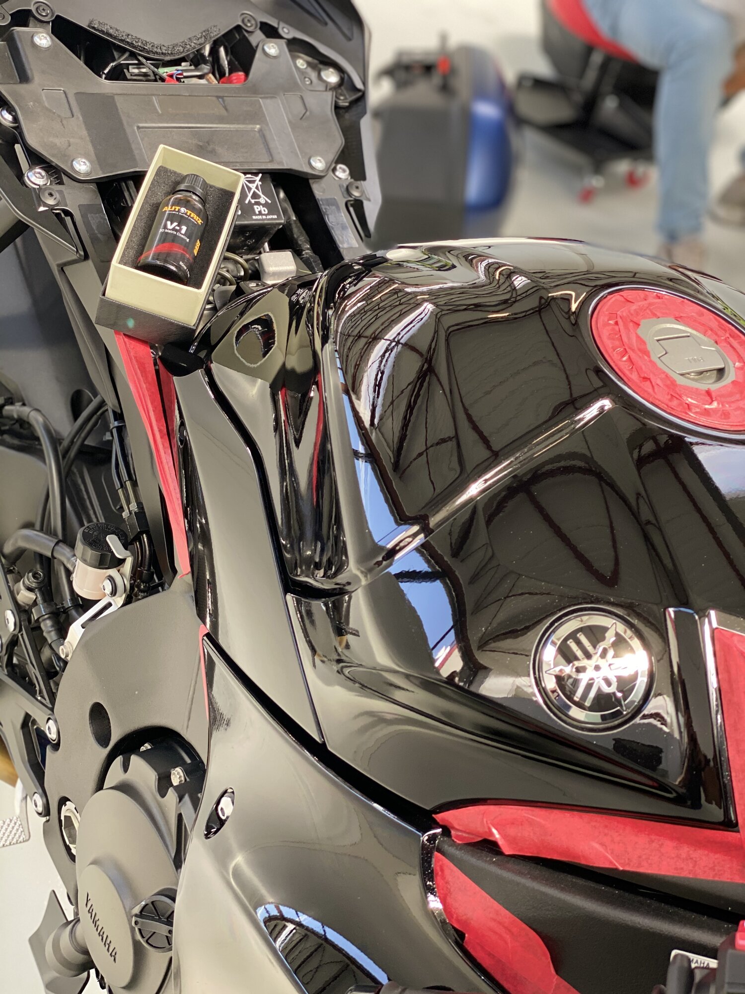 Detailing du réservoir d'une moto
